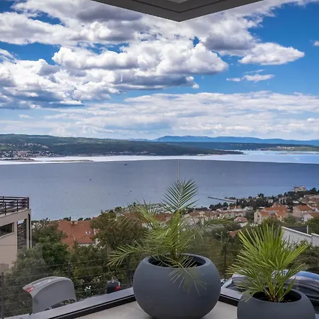Holiday home Stunning In With Jacuzzi Crikvenica