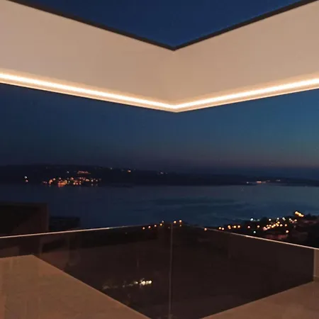Holiday home Stunning In With Jacuzzi