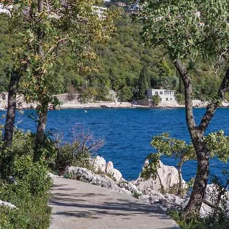Stunning In With Jacuzzi Crikvenica